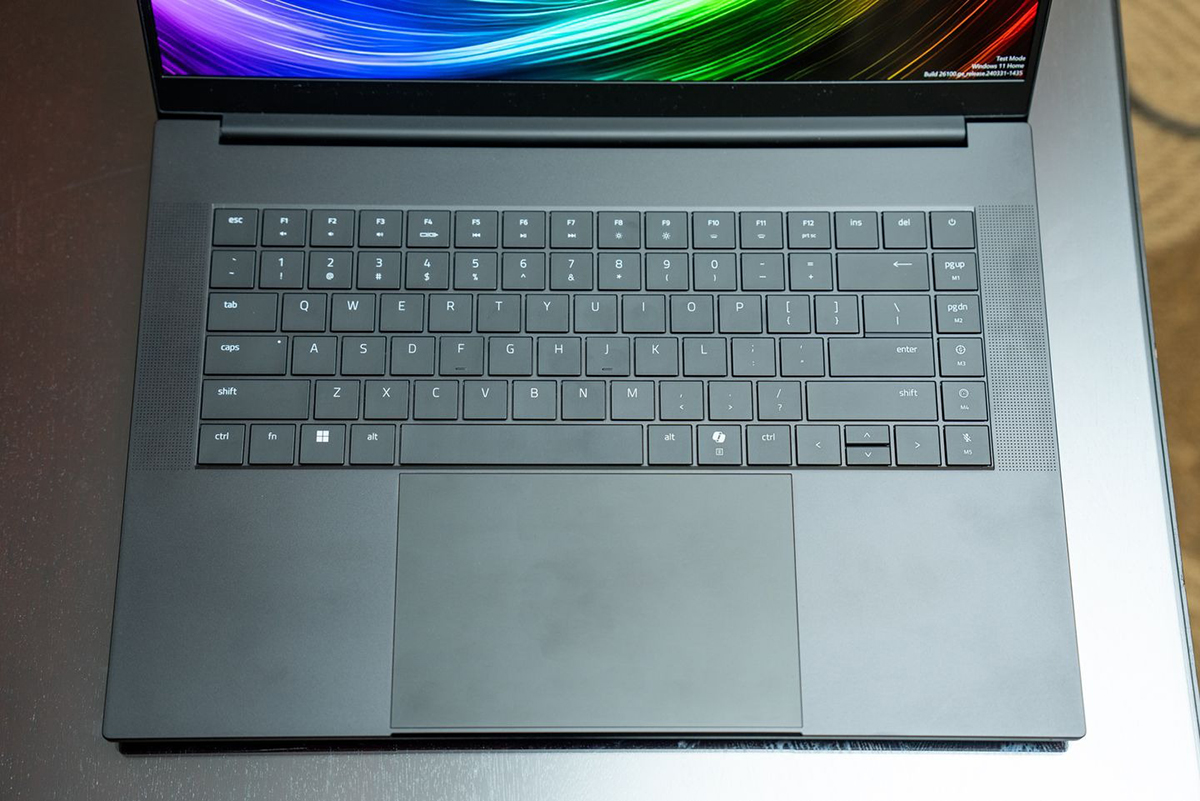 Razer Blade 16 2025 có hành trình phím dài hơn