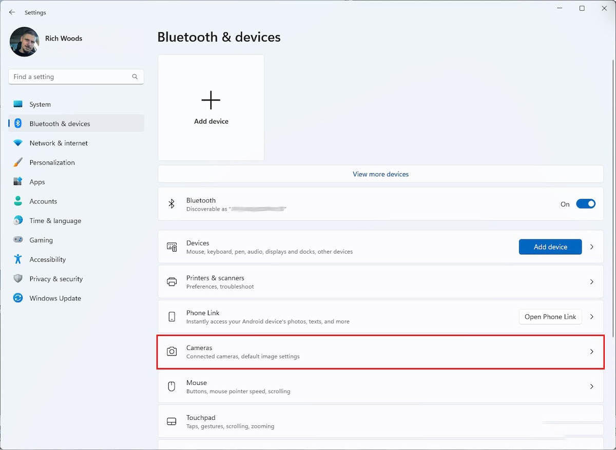 Vào Cài đặt, chọn Bluetooth & thiết bị, sau đó chọn Camera